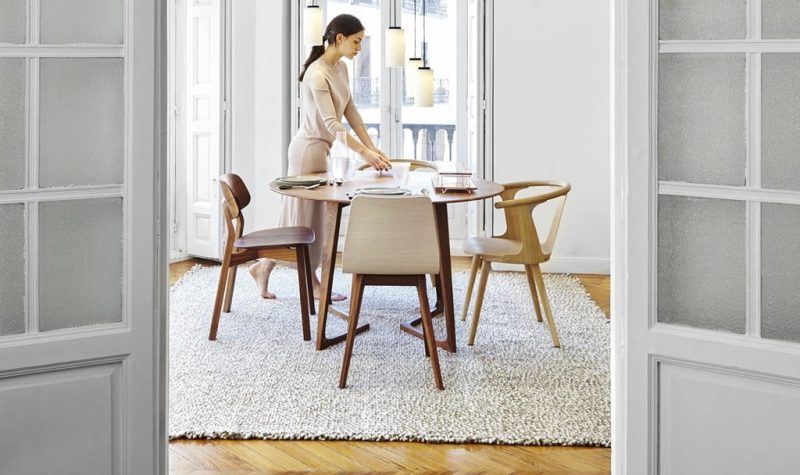 Reinterprets the classic bookshelf